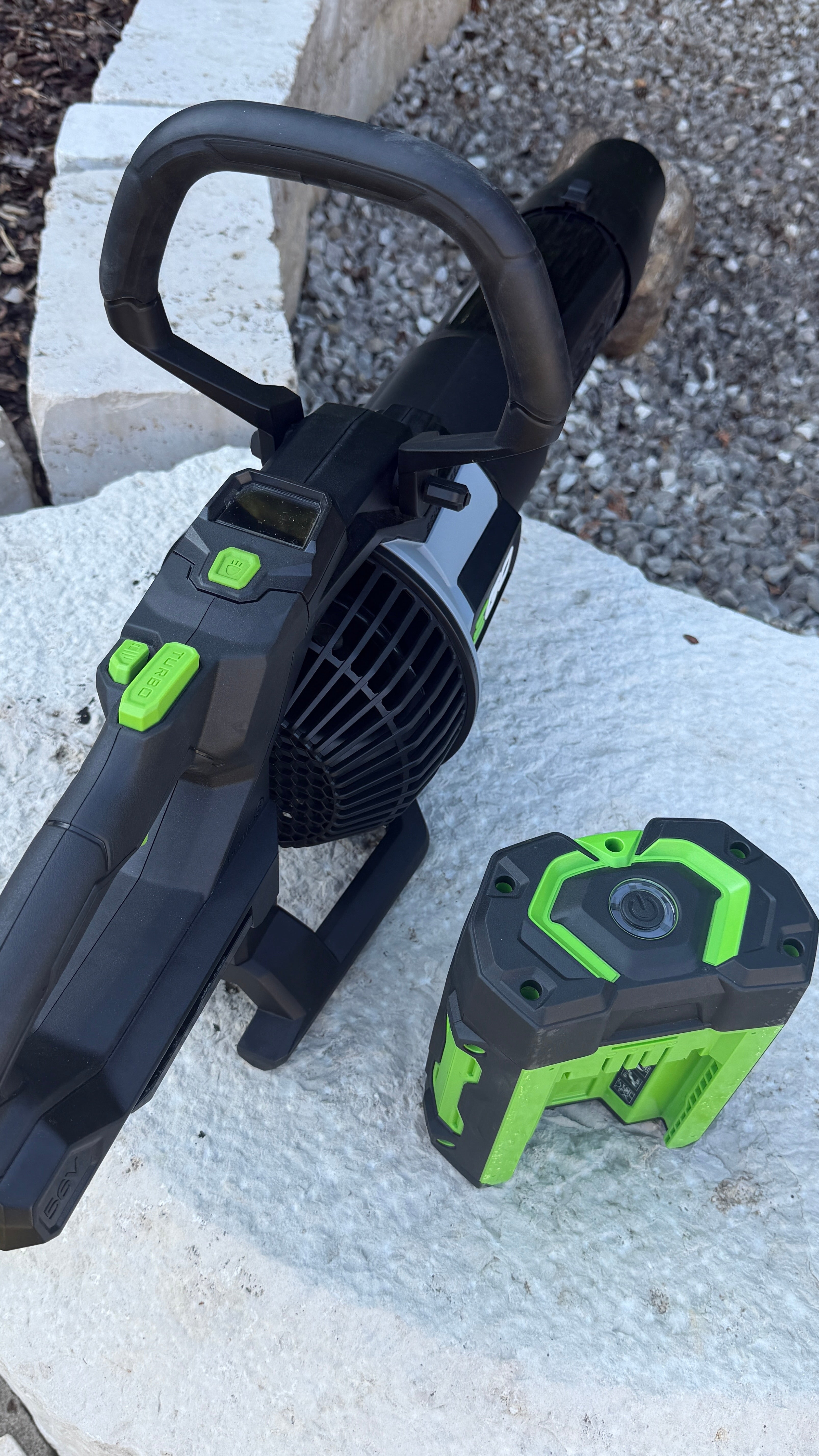 EGO LBX1000 LaubbläserLuftvolumen bis 1700m3/h Blaskraft bis zu 32N