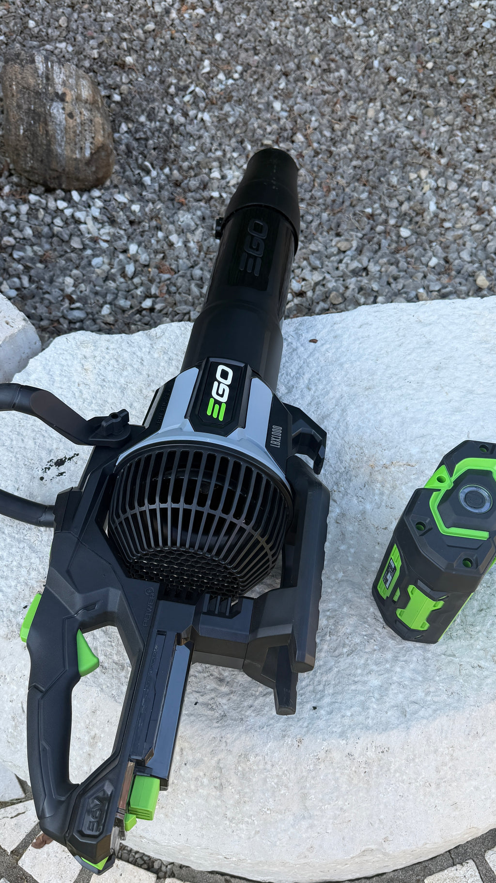 EGO LBX1000 LaubbläserLuftvolumen bis 1700m3/h Blaskraft bis zu 32N