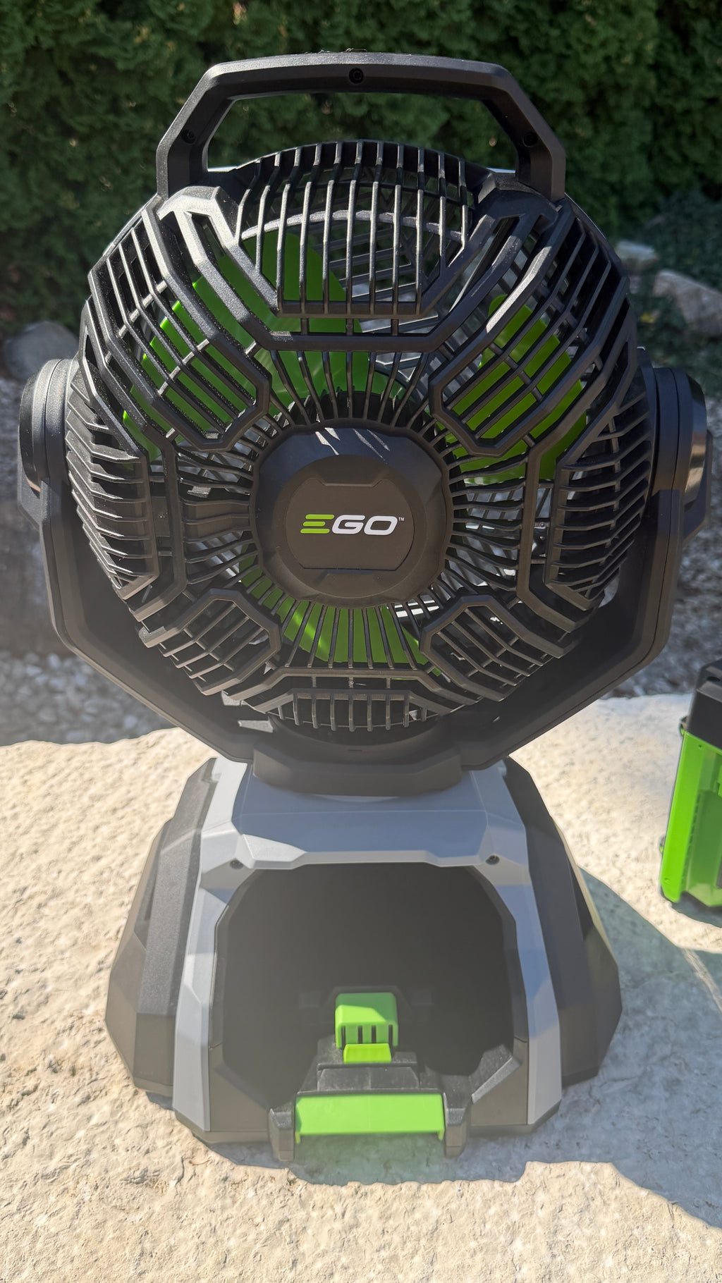 EGO FN1000E-K1252 – 25-cm-Ventilator mit Sprühnebel-Funktion (Kit, NEU 2026)