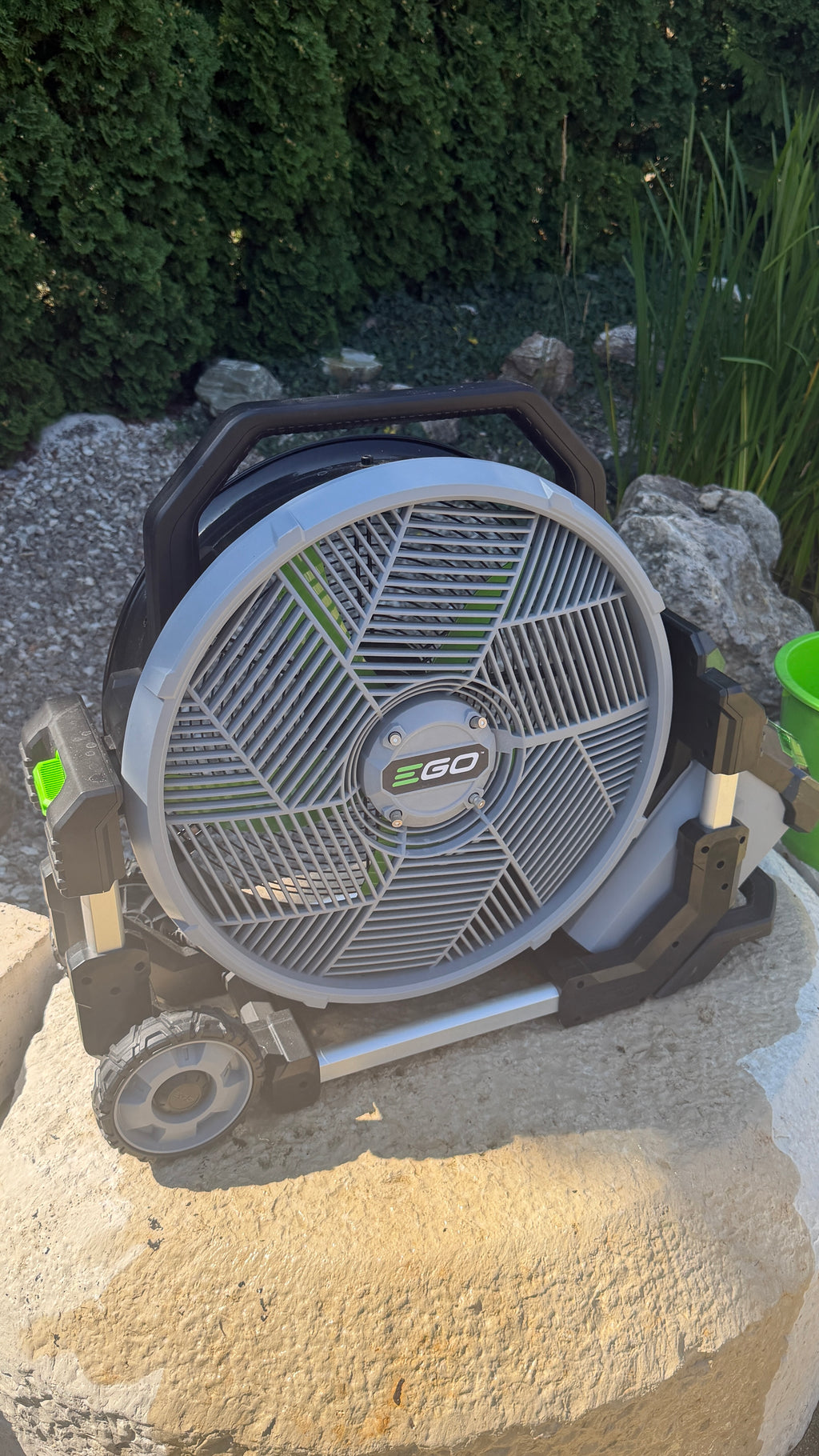 EGO FN1800E – 45-cm-Ventilator mit Sprühnebel-Funktion