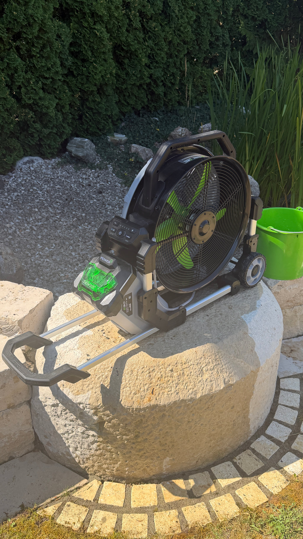 EGO FN1800E – 45-cm-Ventilator mit Sprühnebel-Funktion
