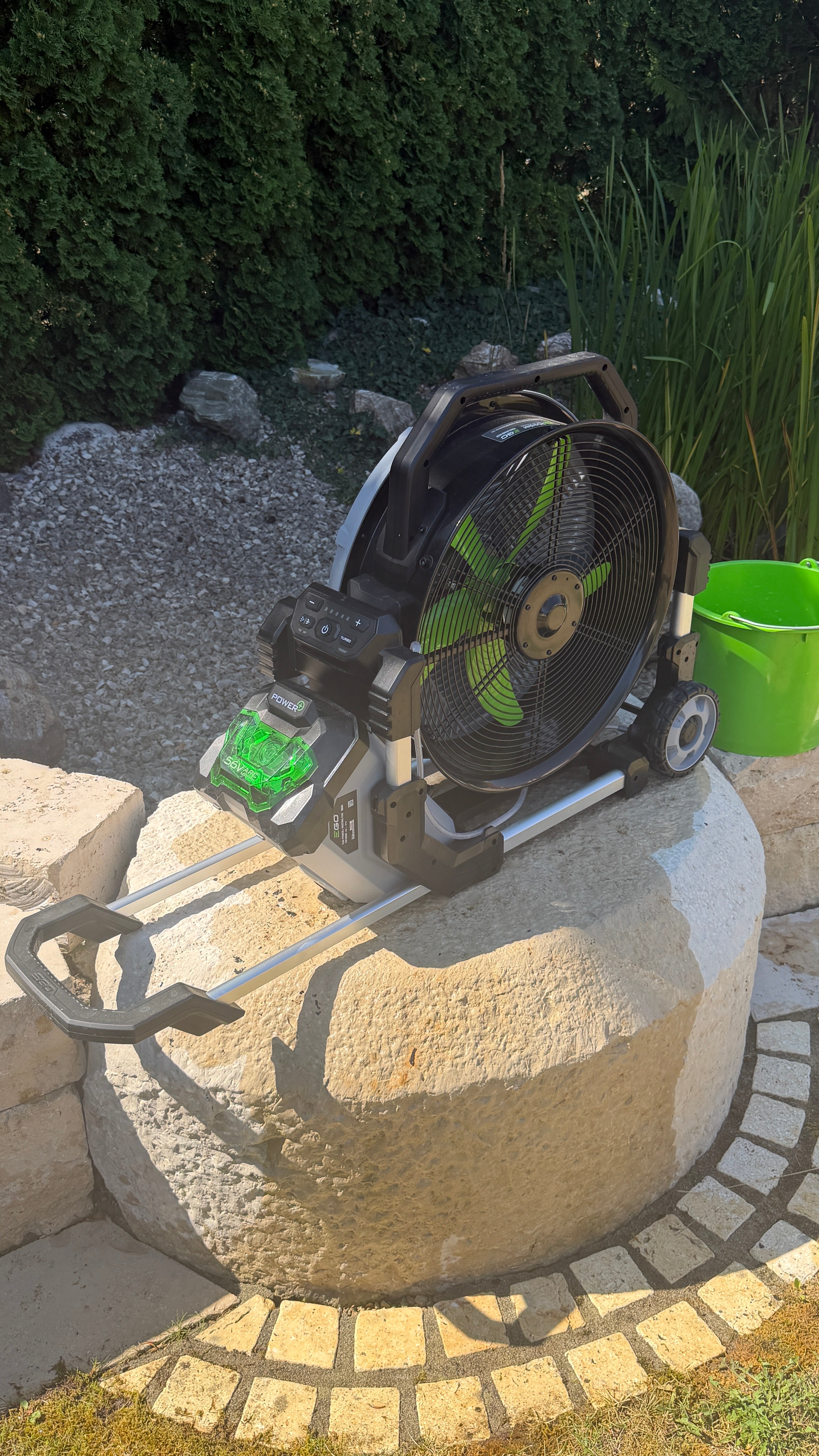 EGO FN1800E – 45-cm-Ventilator mit Sprühnebel-Funktion
